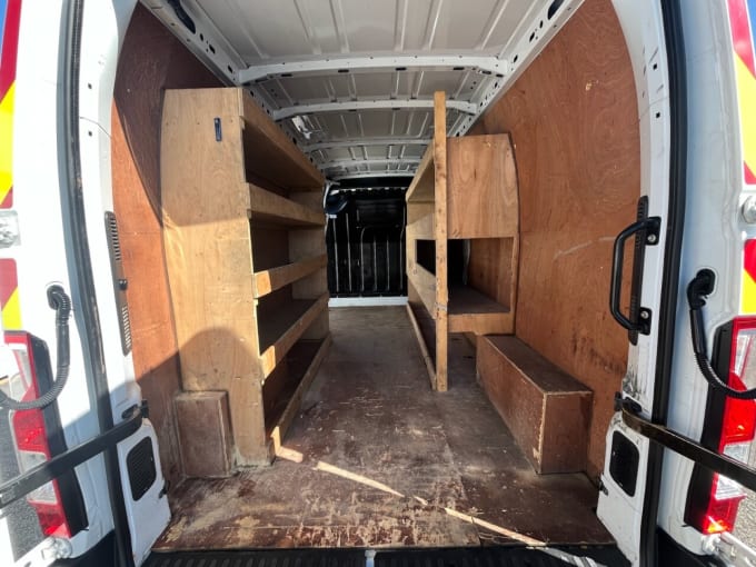 2025 Renault Master