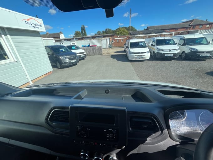 2025 Renault Master