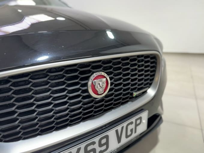 2025 Jaguar Xe