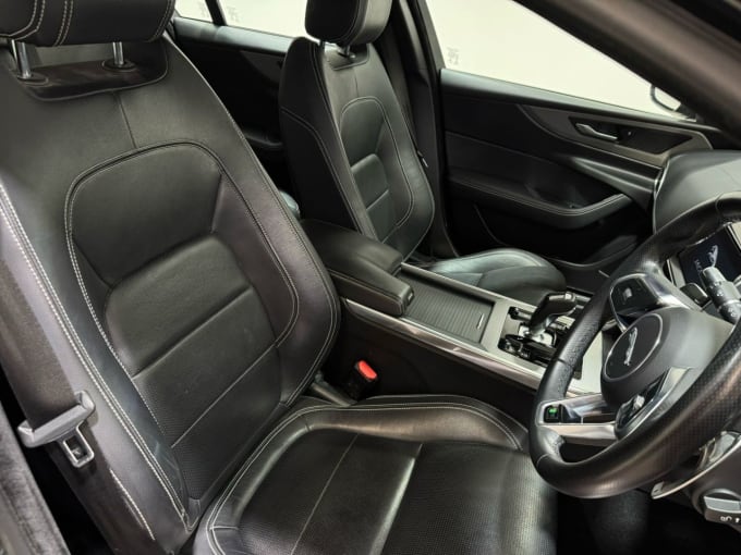 2025 Jaguar Xe