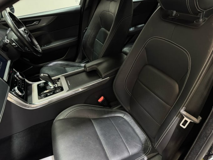 2025 Jaguar Xe