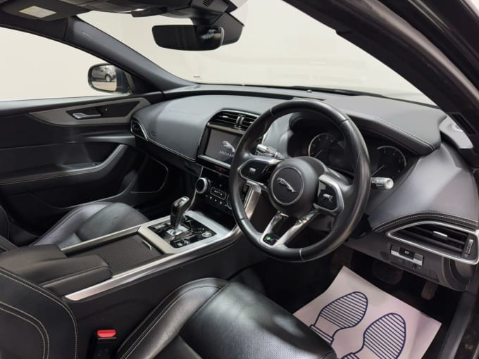 2025 Jaguar Xe