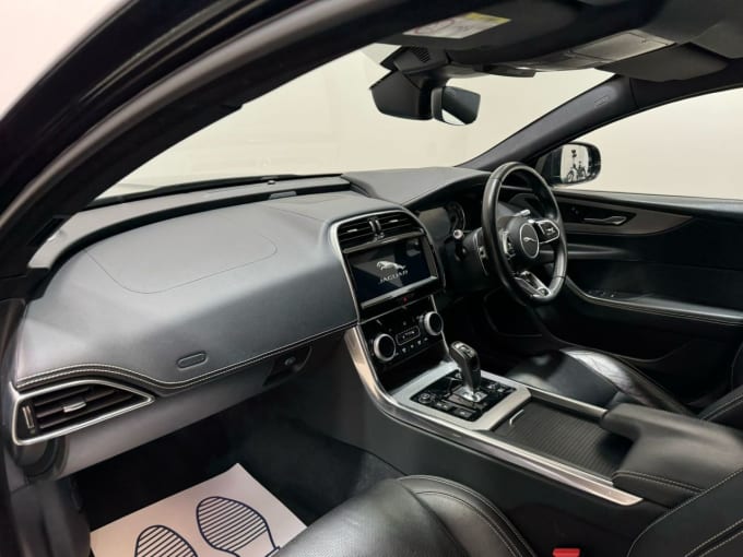 2025 Jaguar Xe