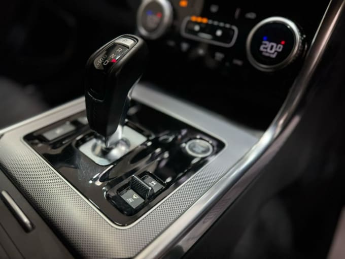 2025 Jaguar Xe