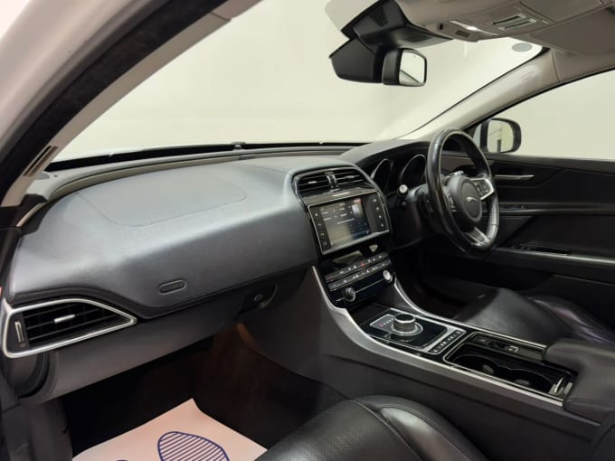 2025 Jaguar Xe