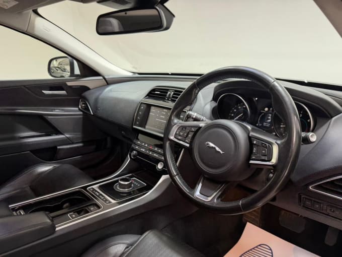 2025 Jaguar Xe