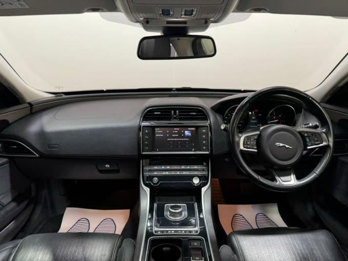 2025 Jaguar Xe