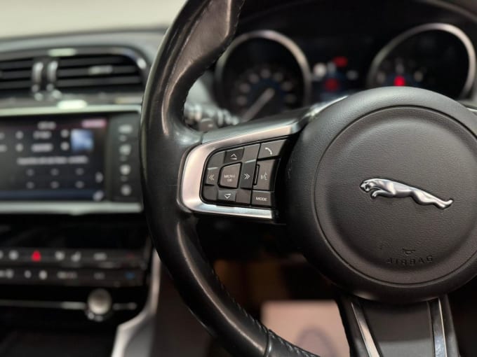 2025 Jaguar Xe
