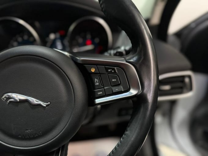 2025 Jaguar Xe