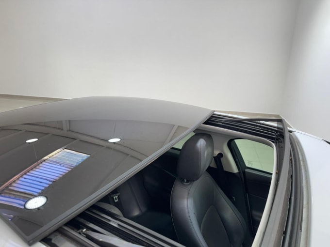 2025 Jaguar Xe