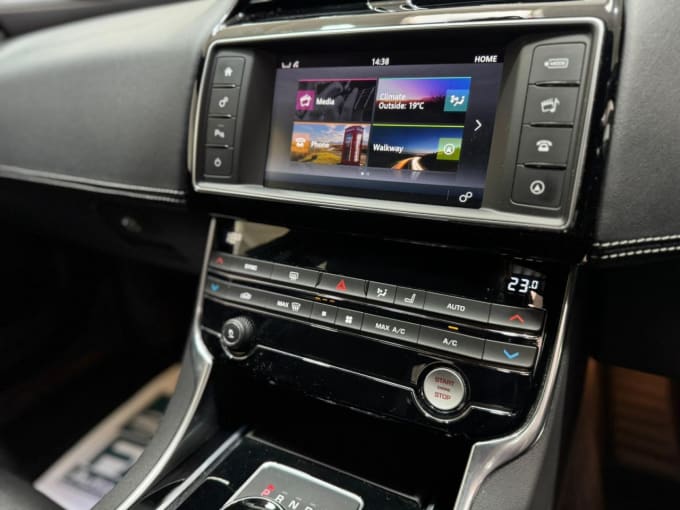 2025 Jaguar Xe