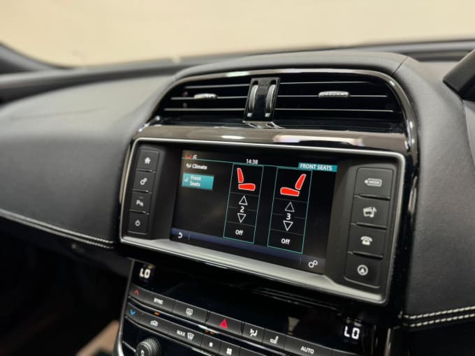 2025 Jaguar Xe
