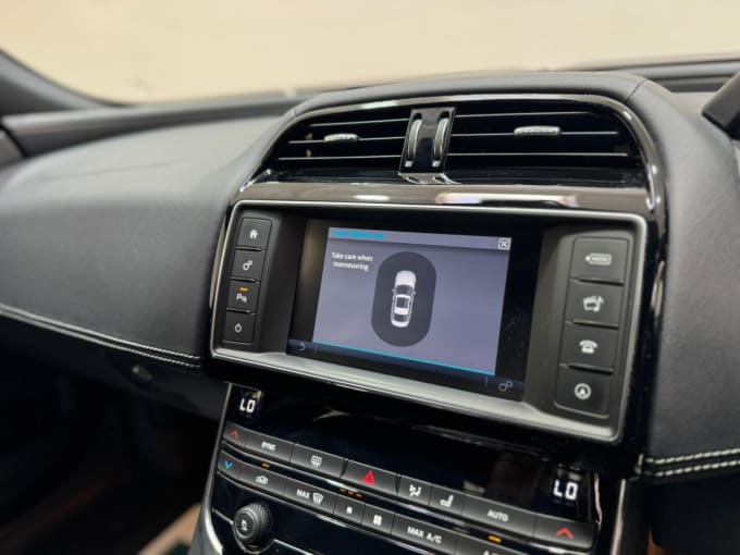 2025 Jaguar Xe