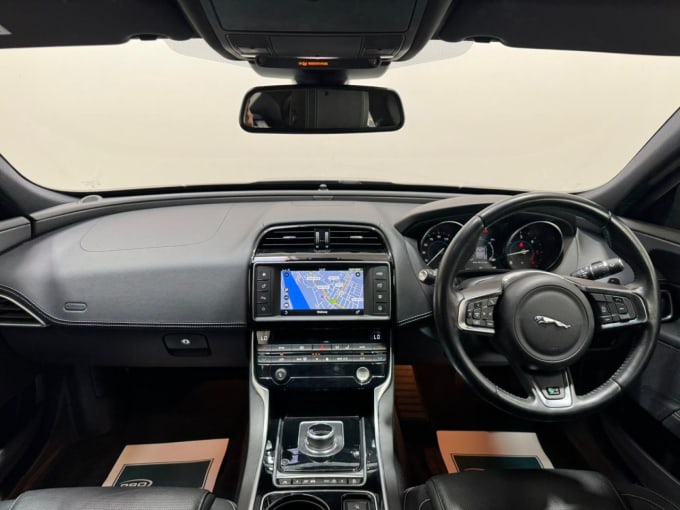 2025 Jaguar Xe
