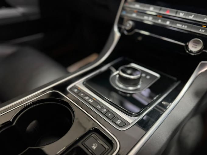 2025 Jaguar Xe
