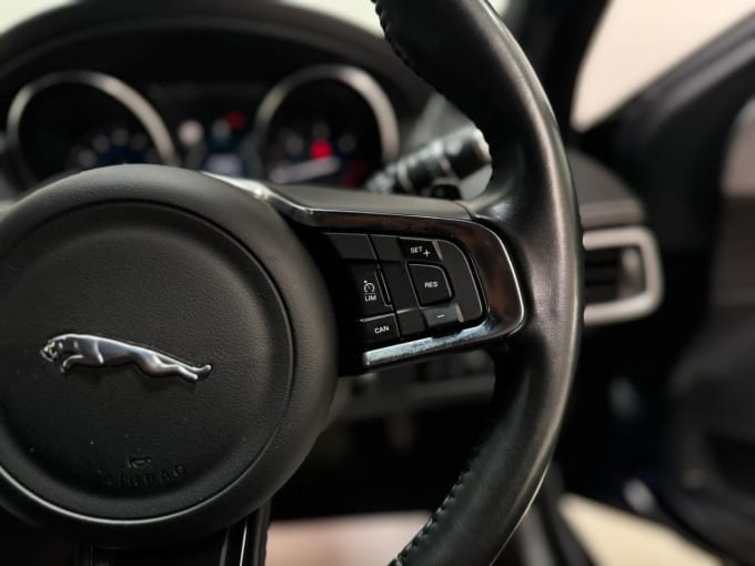 2025 Jaguar Xe