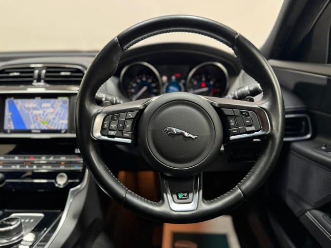 2025 Jaguar Xe