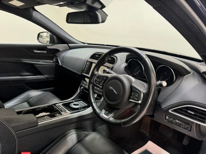 2025 Jaguar Xe