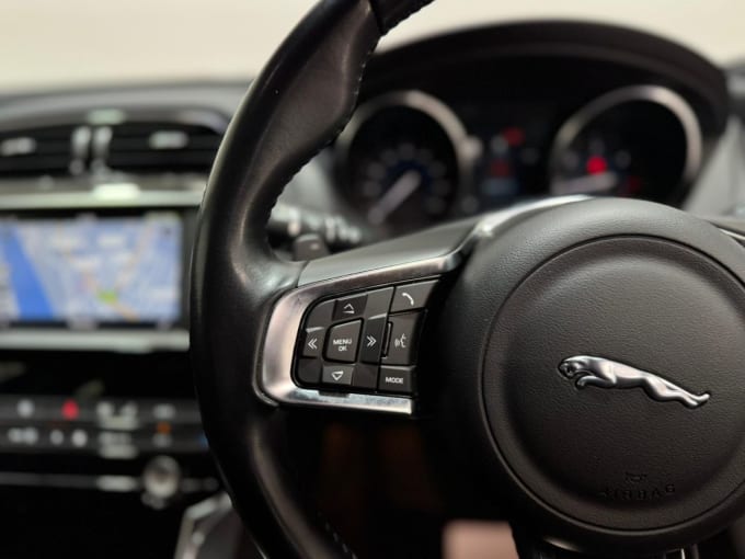 2025 Jaguar Xe