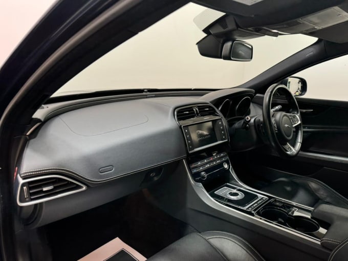 2025 Jaguar Xe