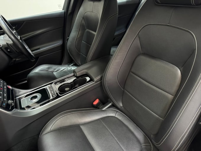 2025 Jaguar Xe