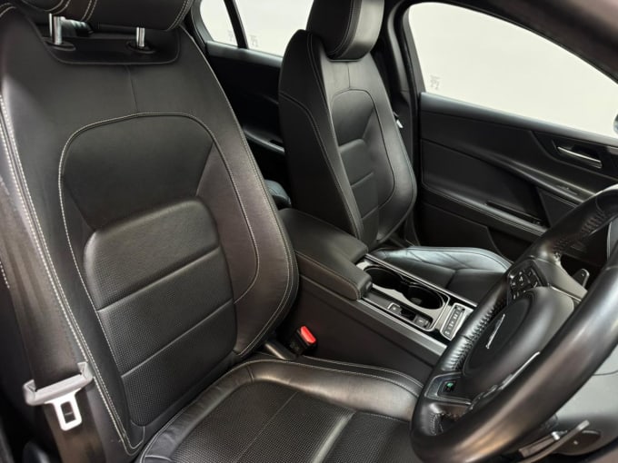 2025 Jaguar Xe