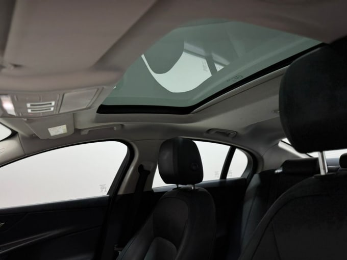 2025 Jaguar Xe