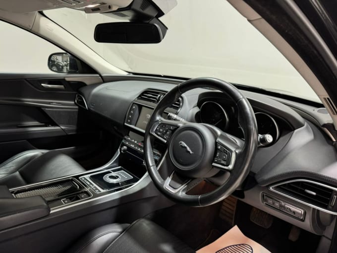 2025 Jaguar Xe