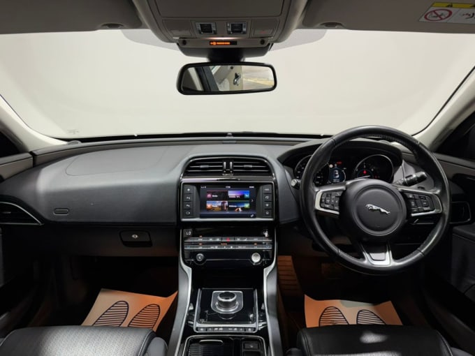 2025 Jaguar Xe