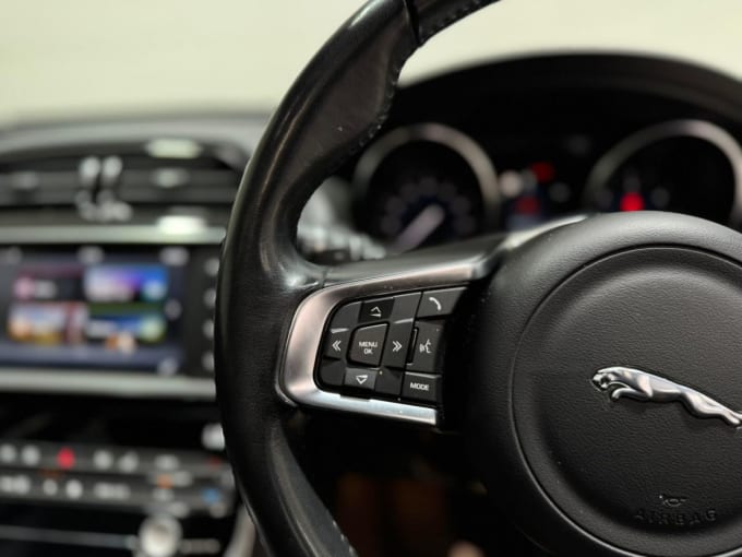2025 Jaguar Xe