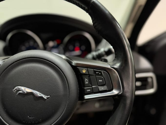 2025 Jaguar Xe