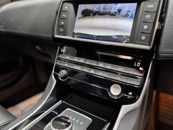 2025 Jaguar Xe