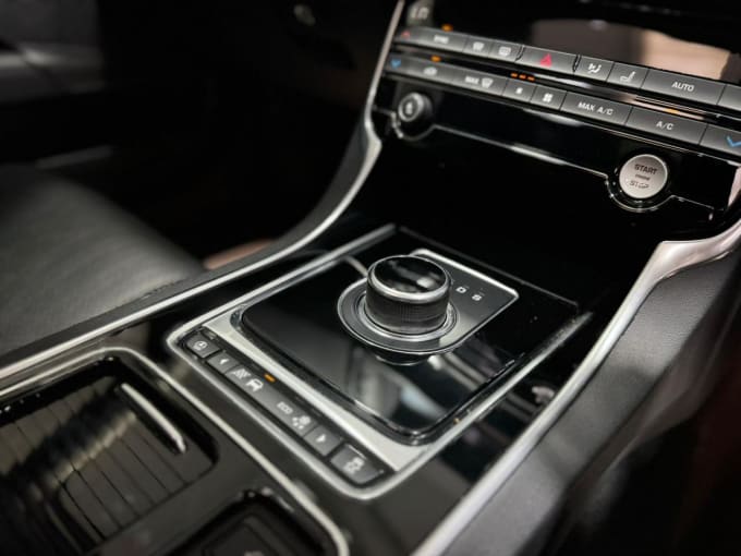2025 Jaguar Xe