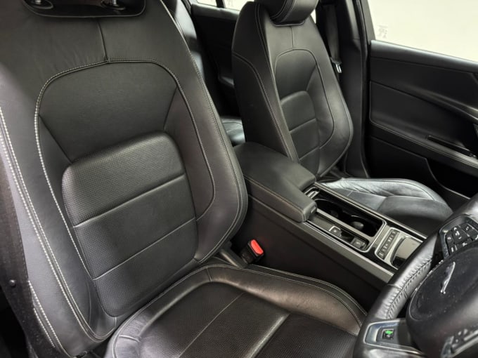2025 Jaguar Xe