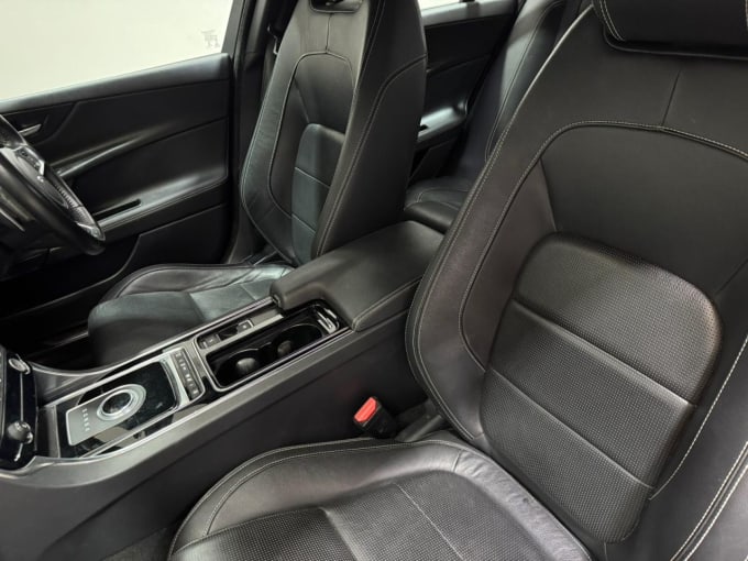 2025 Jaguar Xe