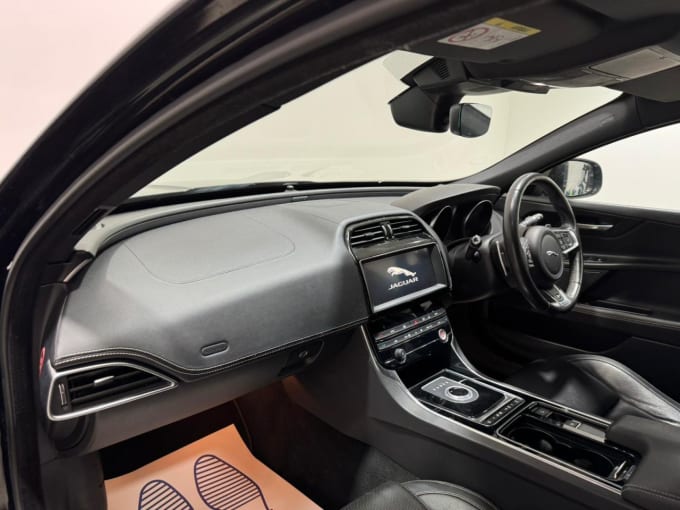 2025 Jaguar Xe
