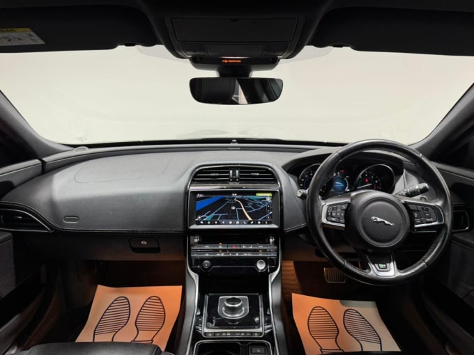 2025 Jaguar Xe