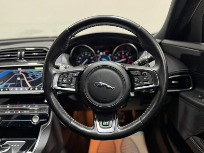 2025 Jaguar Xe