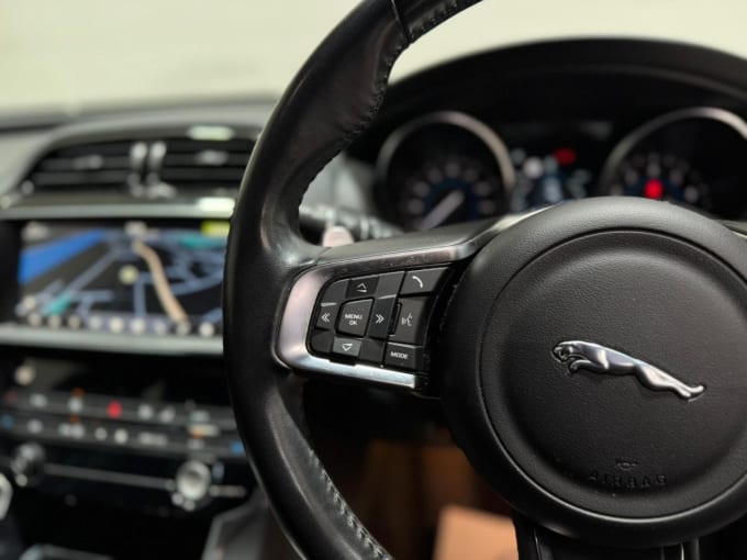 2025 Jaguar Xe