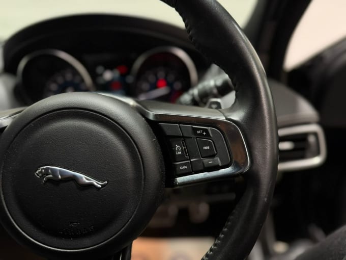 2025 Jaguar Xe