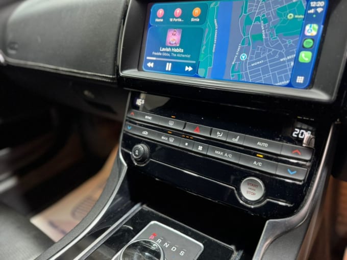 2025 Jaguar Xe