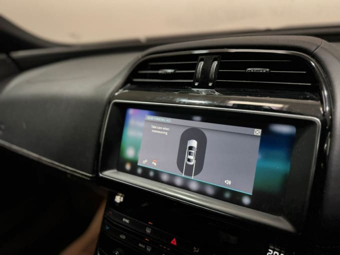 2025 Jaguar Xe