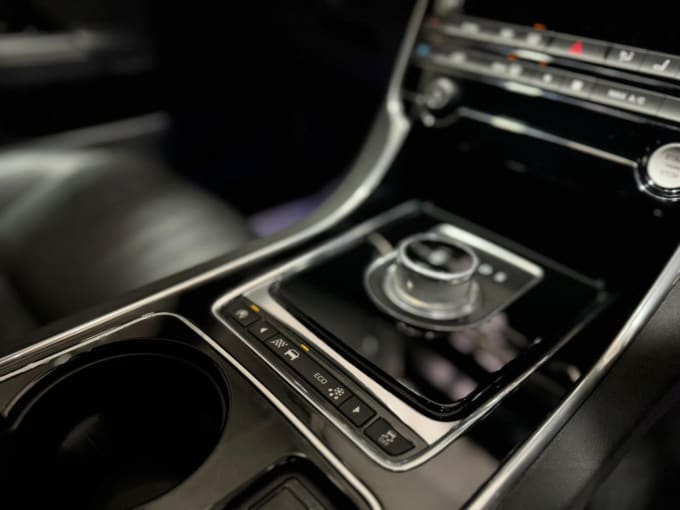 2025 Jaguar Xe