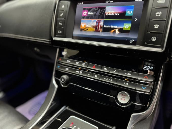2025 Jaguar Xe