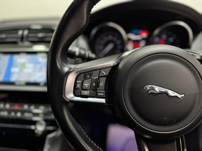 2025 Jaguar Xe
