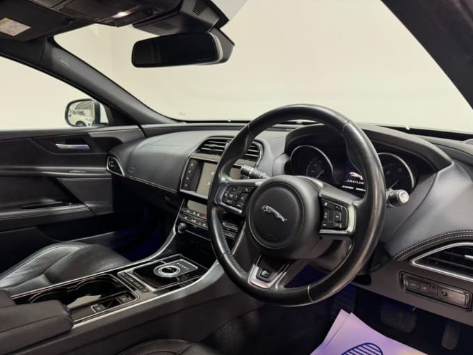 2025 Jaguar Xe