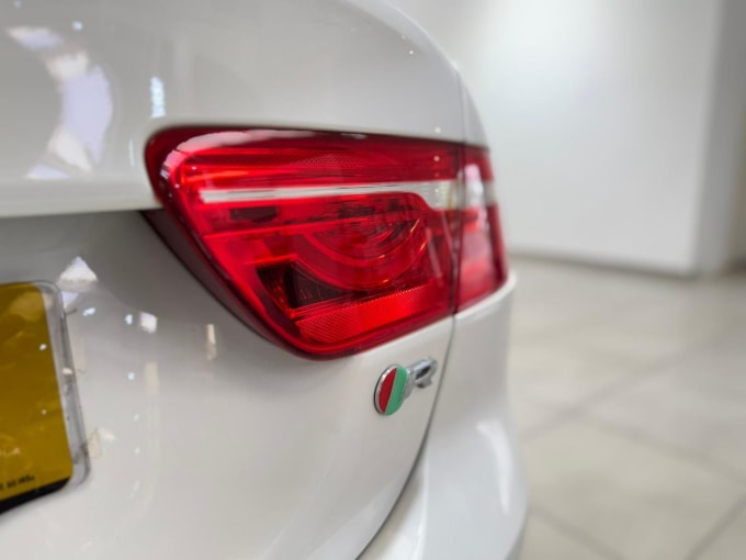 2025 Jaguar Xe