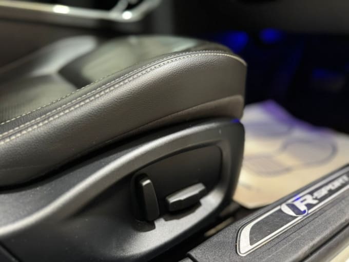 2025 Jaguar Xe