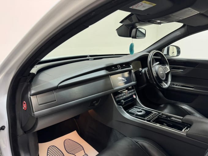 2025 Jaguar Xf