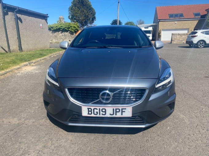 2025 Volvo V40